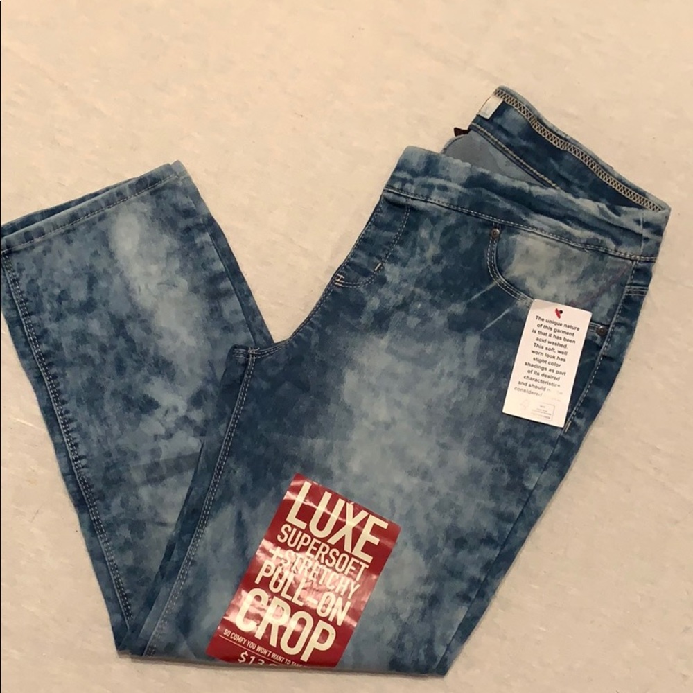 NEW: “Lei” Cropped Acid Washed Pants (Size 9)